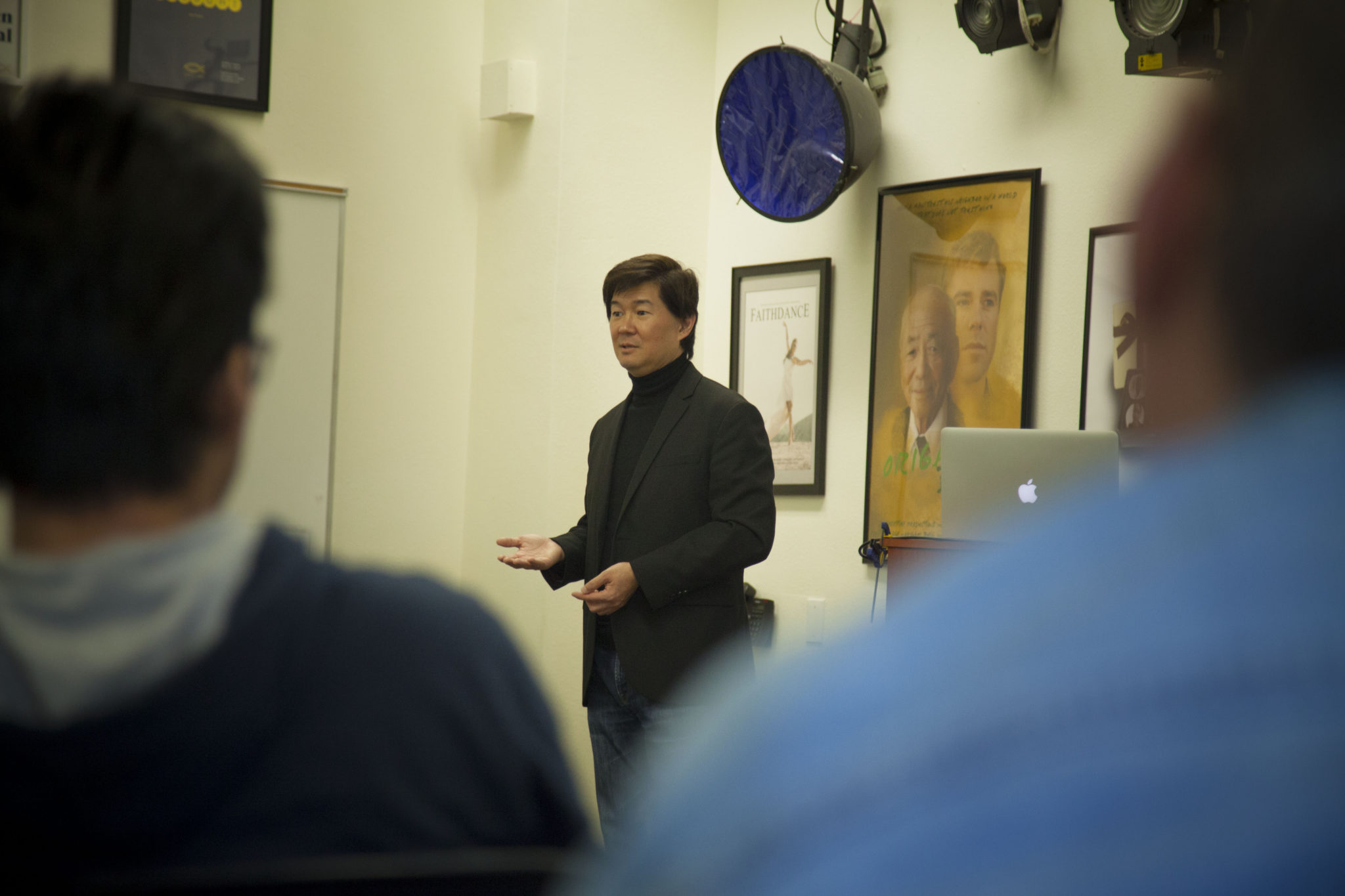 Gary Kuo lecturing students.